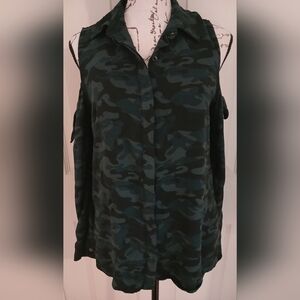 5/$25 Rock & Republic Camo Cold Shoulder Women's Top Size S